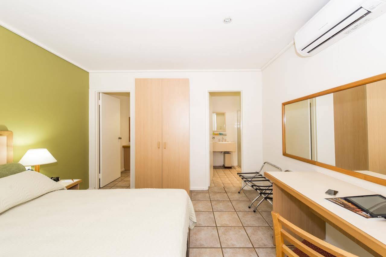The Cambridge Kununurra Hotel Bagian luar foto