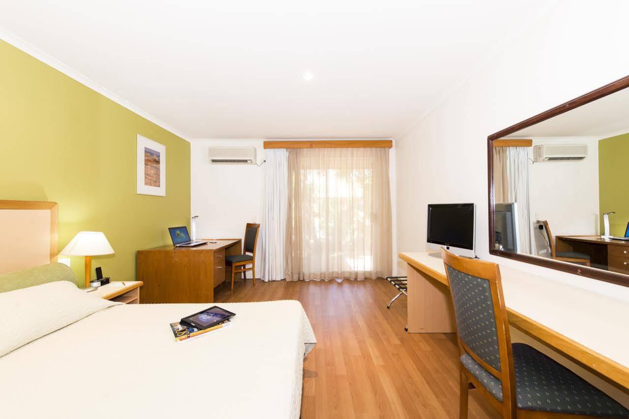 The Cambridge Kununurra Hotel Bagian luar foto